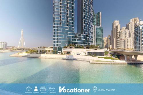 Vacationer Holiday Homes I Elegant 1 Bed I Canal Views I Close to Ain Dubai, Dubai