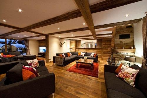 Luxury Ski-InOut Chalet with Hot Tub Sleeps 25