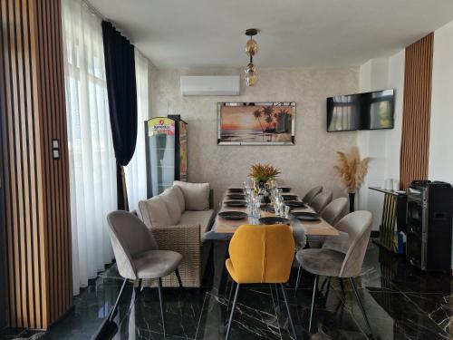 Apartments with sea view in Kraymorie
