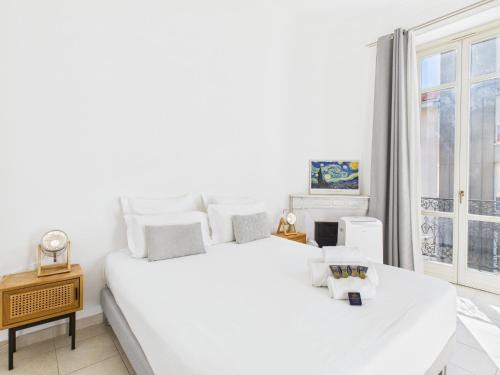 2 twin beds, 1 sofa bed