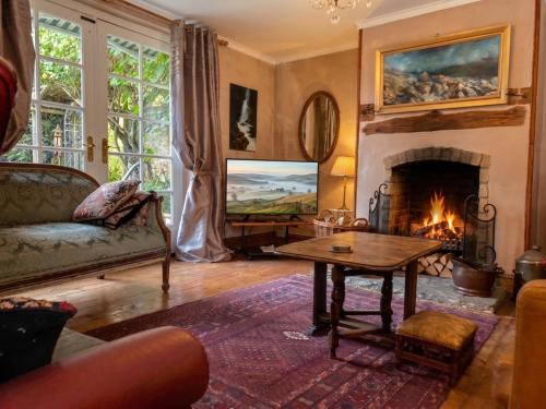 Georgian home in village setting with fireplace in Colne (Cambridgeshire)