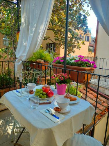 Casa Frida - A lovely view on ancient court