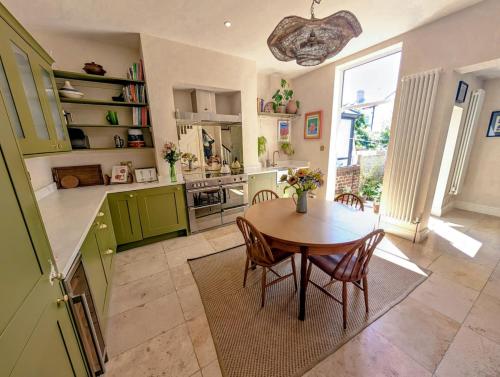Stylish Victorian House with Garden in Chapel Allerton