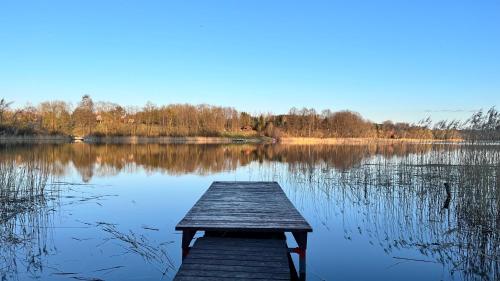 Ümbrus, Dacza Warmińska, domek letniskowy na jeziorem (Dacza Warminska, domek letniskowy na jeziorem) in Naterki