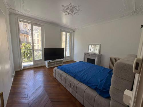 Chambre haussmannienne avec balcon Cœur de Paris 1er