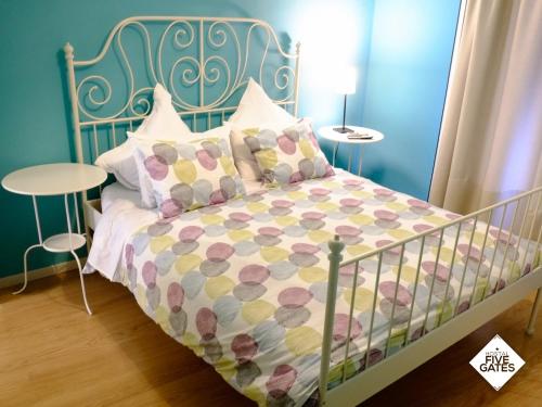 . Hostal Five Gates