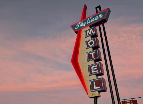 Skyliner Motel