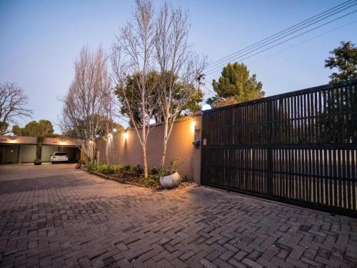 Cottonwood Guesthouse Bloemfontein - image 2