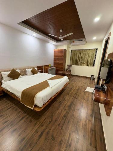 Pari Shree Hotel And Banquet