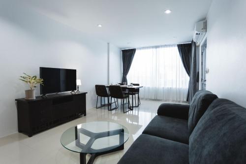 The One Apartment
