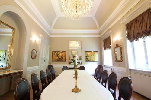 Sophiendal Manor - image 14