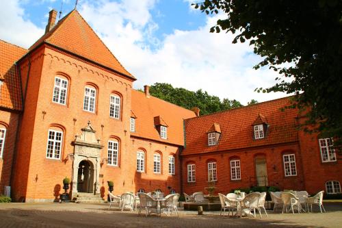  Sophiendal Manor, Låsby bei Hylken