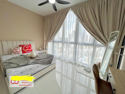 Kualalampur rooftop pool petronas twin tower view majestic residence - image 2