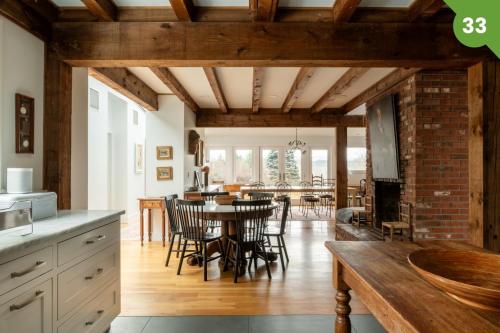 Luxury Berkshire Retreat with Pool and Hot Tub and Sleeps 18 in Egremont (MA)