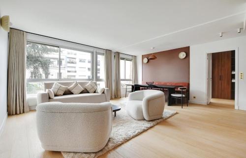 An Oustanding 3BR 3BA in Trocadéro