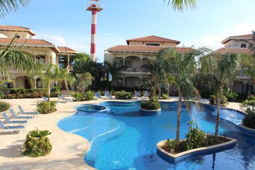 Uitzicht, The Meridian at Lighthouse Point in West Bay