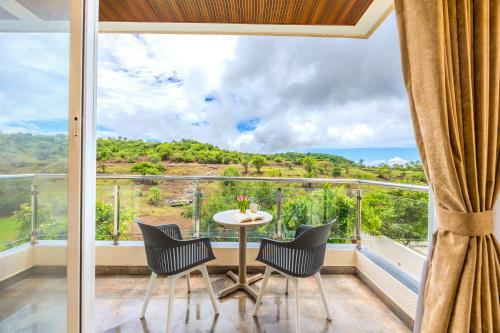 ELIVAAS Signature RK Villa 4-BHK Hideaway with Private Pool, Close to Korigad Fort in Aamby Valley City
