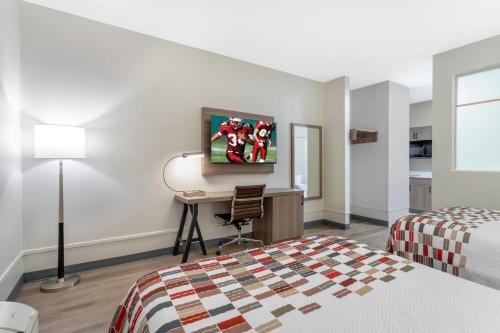 ريد روف إن آند سويتس بيومنت (Red Roof Inn & Suites Beaumont) in Beaumont