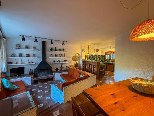 Sala de estar/TV partilhada, Casa rural entera en Parque Natural de los Puertos in Alfara de Carles