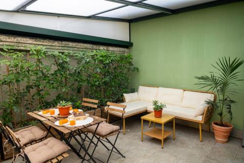 Relaxing Terrace, Cathedral - Central Station M1