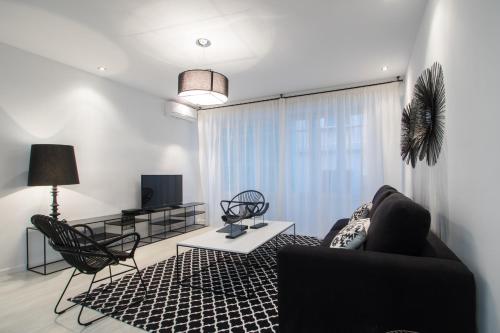 Town Hall Apartments - image 11