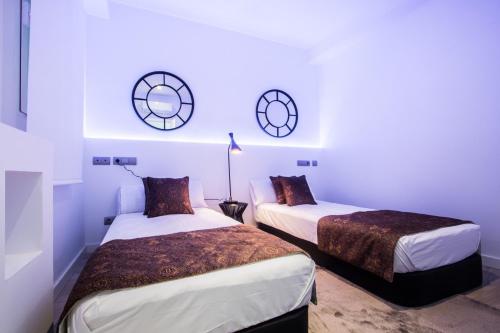 Town Hall Apartments - image 12