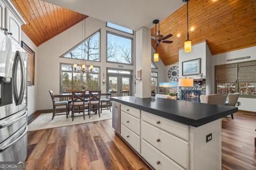 Iekārtas, Chapman Cottage -Lakefront, Deep Water Dock-Party Deck, Paddleboard, Grills, Game Room, Pool table,  in Westminster (SC)