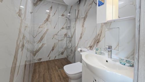 2 Stylish Studios - 100m from Smokinya Kavatsi Beach by Flat Mаnager, Sozopol (foto 3)