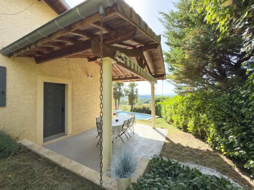 La Vigna, House with Pool & Panoramic View in Bathernay