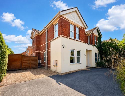 Exterior view, Coastal Stay with Garden and Parking - Two Bedroom - Close to Beach in Redhill