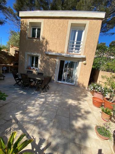 House with garage & private sea access in Ensuès-la-Redonne