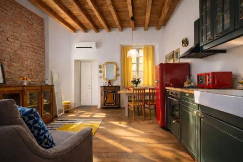 Duomo 10 Min Metro Vintage Italian Apartment