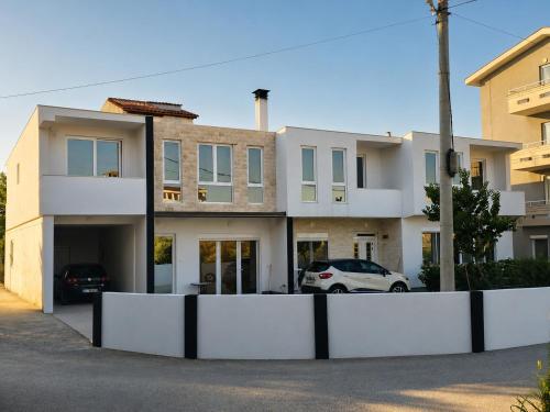 Diamonds Xh&A Apartments