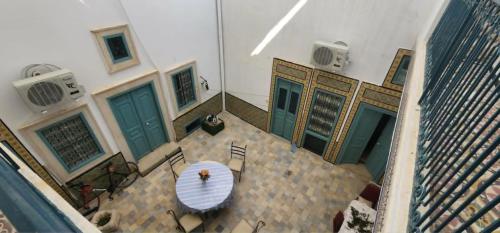 Dar EMNA in 케이루안