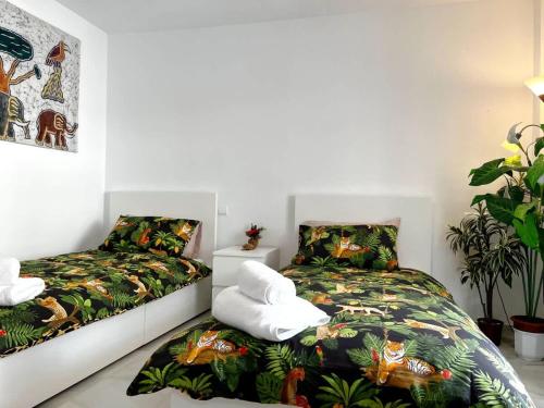 2 Bed Apartment Huge Terrace & Pool - image 5