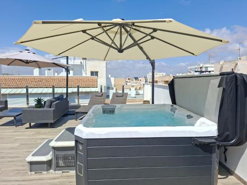 Penthouse-Pool-Jacuzzi-Gym-Sauna- Beach PMT41