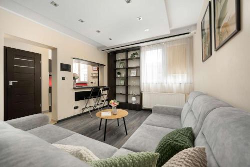 Kameralne Studio na Starym Mieście by Noclegi Renters - image 2