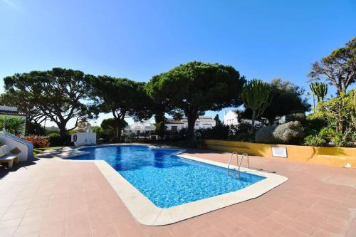 Walk to Beach Pool Garden & BBQ House