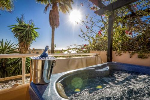 Private Jacuzzi Pool & Terrace Near Beach