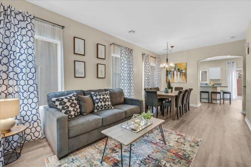 4BR Vegas Home Pet Friendly Parking Near Strip, Las Vegas