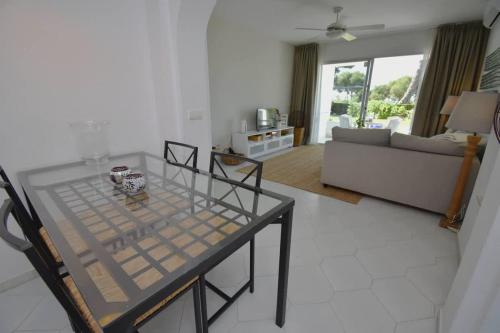 Ground Floor Apt with Pool & Garden Access - image 4