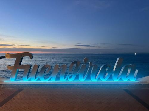 Modern 2BR Apartment Walk to Beach & Old Town - image 3