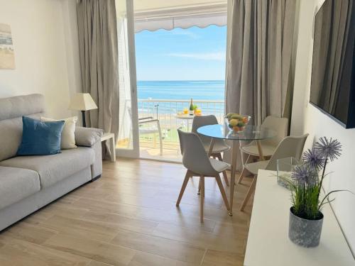 Beachfront 1-Bed Apartment with Stunning Views