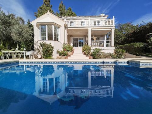 Large Calahonda Villa Pool Hot Tub & Garden