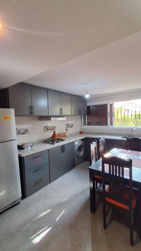 Appartement Cozy Garden in 레 아미칼레스