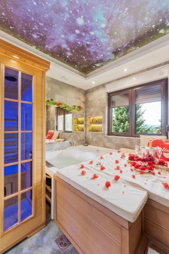 You & Me spa apartment in Karaula