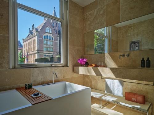 2 bedrooms, 4 beds