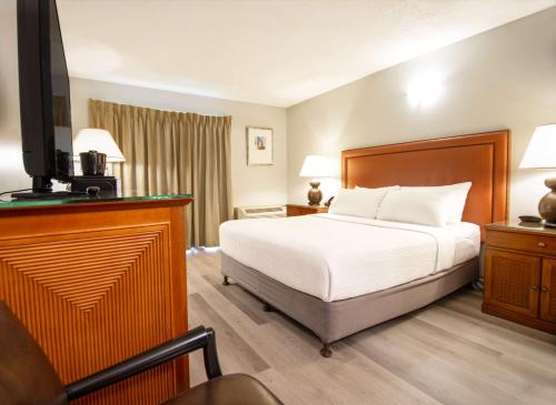 Coast Parksville Hotel in Parksville