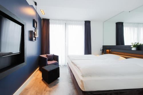 LINDEMANN'S - image 13