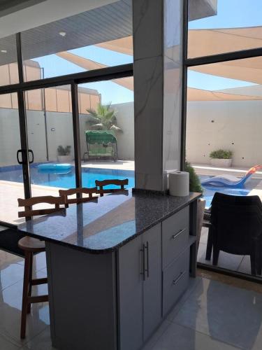 Muzn al Ghaith Luxury Chalet with Private Pool in อัลรามา